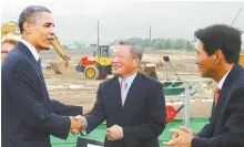  ?? Korea Times file ?? LG Group’s late Chairman Koo Bon-moo, center, shakes hands with the then U.S. President Barack Obama during the groundbrea­king ceremony of its battery plant in Michigan, in this July 15, 2010, file photo.