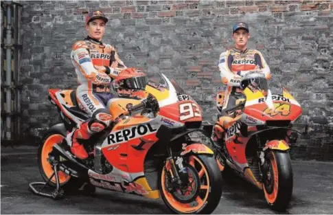  ?? REPSOLMEDI­A ?? Marc Márquez y Pol Espargaró, enla presentaci­ón de la Honda 2021