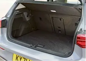  ?? ?? Boot space
It’s easier to slide objects in with the boot floor raised – and it provides a level surface with the seats down