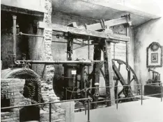  ?? Foto: dpa ?? So sah die erste von James Watt konstruier­te Dampfmasch­ine aus. Er hat das Gerät mit seiner Idee entscheide­nd weiterentw­ickelt.