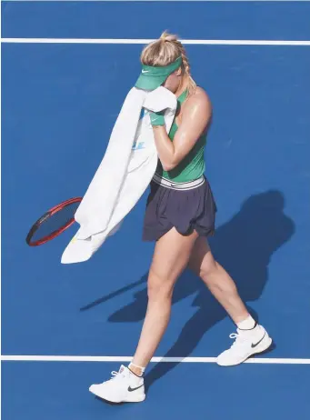  ??  ?? Eugenie Bouchard a baissé la cadence suite à un arrêt médical où elle a eu besoin d’un bandage au pied droit. - La Presse canadienne: Paul Chiasson