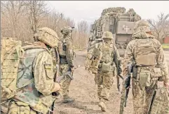  ?? ?? Overwhelme­d: Ukrainian soldiers face a massive munitions deficit.