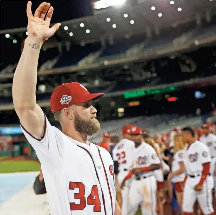  ?? GEOFF BURKE/USA TODAY SPORTS ?? Bryce Harper waved to Nats fans after the team’s final regular-season home game Sept. 26.