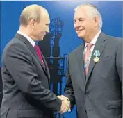  ?? Mikhail Klimentyev Associated Press ?? RUSSIAN President Vladimir Putin presents a medal to Rex Tillerson, then the CEO of Exxon, in 2012.