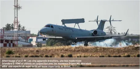  ?? (© FAB) ?? Atterrissa­ge d’un E-99. Les cinq appareils brésiliens, une fois modernisés (standard E-99M) et utilisés en conjonctio­n avec les nouveaux Gripen NG, devraient offrir une capacité de supériorit­é aérienne importante au Brésil.