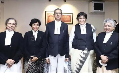  ?? ?? Chief Justice N.V. Ramana, centre, poses with all the lady judges of Supreme Court of India.