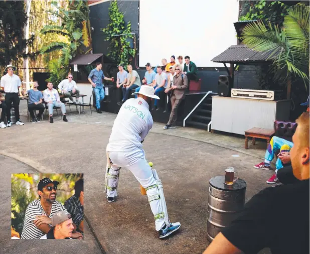  ?? Pictures: BRETT COSTELLO ?? MADNESS: Rhyce Shaw, dressed as Shane Watson, playing cricket during the Sydney Swans’ Mad Monday, and (inset) Adam Goodes watches.