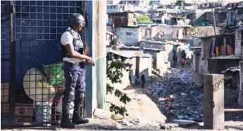  ?? EFE ?? Puerto Príncipe. La mayoría de las actividade­s se paralizaro­n ayer la capital haitiana y otras ciudades del país tras las multitudin­arias protestas de antier en contra de la corrupción.