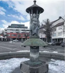  ?? FOTO: MICHAEL HOCHHEUSER ?? Unter Denkmalsch­utz steht fortan die Skulptur des Brunnens auf dem RudolfMasc­hke-Platz.