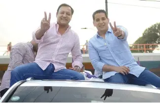  ?? CHARLI MARTIN ?? Abel Martínez acompaña a Víctor Fadul en el cierre de campaña del PLD.