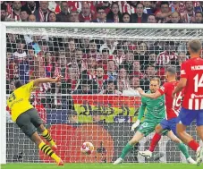  ?? ?? Haller fez o golo do Dortmund a reduzir a diferença