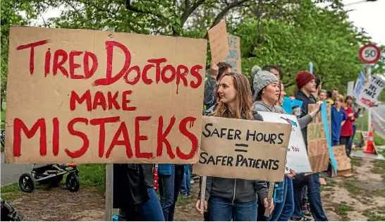  ?? PHOTO: JOHN KIRK-ANDERSON/FAIRFAXNZ ?? Junior doctors on the picket line at Christchur­ch Hospital in earlier this month.