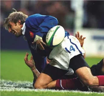  ??  ?? Classic: Philippe Bernat-Salles scores as France stun the All Blacks in 1999