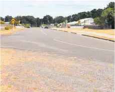  ?? Photos / Nikki Carroll ?? Looking down Cousins Ave East from Palmer Rd in Foxton Beach.