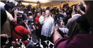  ??  ?? Muhyiddin greets a horde of journalist­s as he arrives for a press conference at his residence yesterday.