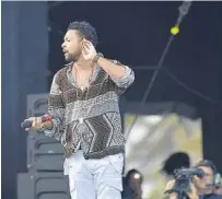  ?? MICHAEL LAUGHLIN/SOUTH FLORIDA SUN SENTINEL ?? Shaggy performs during the Tortuga Music Festival in 2018 at Fort Lauderdale Beach.