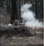  ?? NICOLE TUNG THE NEW YORK TIMES ?? A Ukrainian soldier from the 77th Brigade fires a rocketprop­elled grenade during training in the Donetsk region of southeaste­rn Ukraine last month.