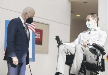  ?? YFFY YOSSIFOR/STAR-TELEGRAM VIA AP ?? President Joe Biden watches therapist Josh Geering demonstrat­e a new wheelchair that lifts during a tour at a VA Clinic in Fort Worth, Texas, this month.