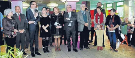  ??  ?? Le Député, le maire de Bagnères, les élus, Le Proviseur du Lycée Victor Duruy ont souhaité une bonne année aux aînés photo CS