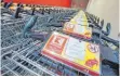  ?? FOTO: DPA ?? Einkaufswa­gen stehen vor einer Kaufland-Filiale.