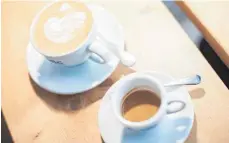  ?? FOTO: DPA ?? Nicht zu bitter im Geschmack soll er sein: So wünschen sich Kaffeefreu­nde einen guten Cappuccino oder Espresso.