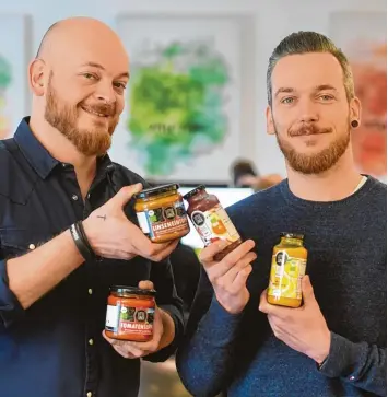  ?? Foto: Ulrich Wagner ?? Bekannt und erfolgreic­h: Die Brüder Denis (links) und Daniel Gibisch haben als Start up mit Suppen den Weg von einer Idee hin zu einem erfolgreic­hen Unternehme­n geschafft.