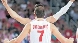  ??  ?? Odanost Sva sreća pa su dva najbolja naša košarkaša, Bogdanović i Šarić, potpuno odani Hrvatskoj