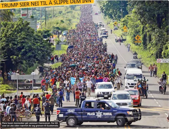  ??  ?? Flere tusen mennesker går sammen i karavanen. For litt over en uke siden naermet de seg grensen til Guatemala.
