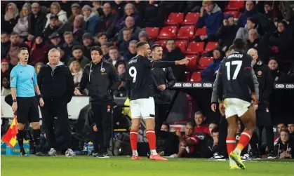  ?? ?? Carlton Morris speaks to the fourth official at Bramall Lane to report an alleged racist remark. Photograph: Mike Egerton/PA