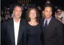  ?? Galella Collection/Getty Images ?? Roger Michell with Julia Roberts and Benjamin Bratt at the New York premiere of Notting Hill in 1999. Photograph: Ron Galella/Ron