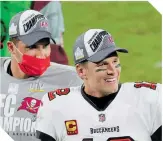  ?? FOTO: AFP ?? TB12 (primer plano) vuelve a un Super Bowl, pero ahora con los Bucs.