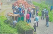  ?? DEEPAK SANSTA /HT ?? Wildlife department and police officials near the site from where the leopard took the five-year-old girl away in Kanlog area of Shimla.