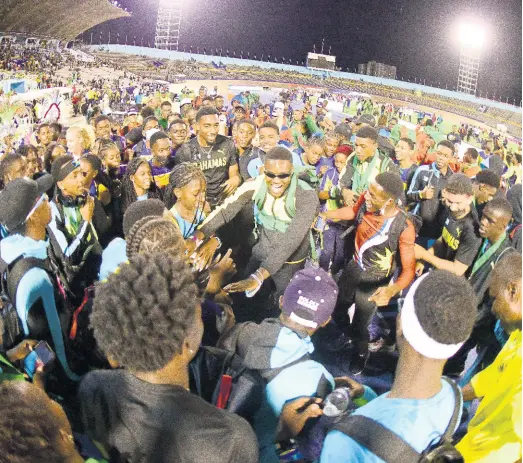  ?? GLADSTONE TAYLOR/MULTIMEDIA PHOTO EDITOR ?? Caribbean athletes gather and dance at the end of the 49th staging of the Carifta Games at the National Stadium on Monday, April 18.