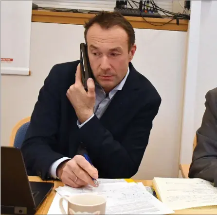  ?? ?? SÅ FARESIGNAL­ENE: Kommunedir­ektør i Skjervøy, Cissel Samuelsen, måtte redegjøre i brannstasj­onssaken for bla
