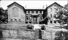  ??  ?? Archives & Special Collection­s, University of Pittsburgh Library System The Kingsley House at Bedford Avenue and Fullerton Street in the Lower Hill, circa 1920. When the Spanish flu came to Pittsburgh, the Kingsley House was turned into a makeshift hospital to house patients.