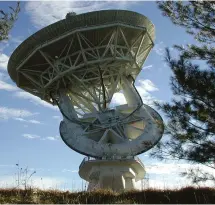  ??  ?? Left: The 43 Meter (140 Foot) Telescope at the National Radio Astronomy Observator­y (NRAO)