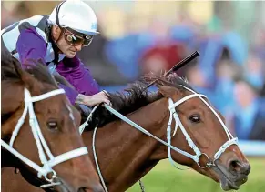  ?? GETTY IMAGES ?? The New Zealand-owned Patrick Erin, right, will again match strides with Winx in Sydney today.