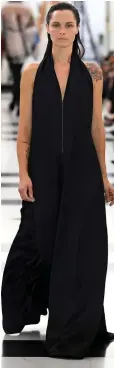  ??  ?? New looks: Her models included 47-year-old Stella Tennant, centre