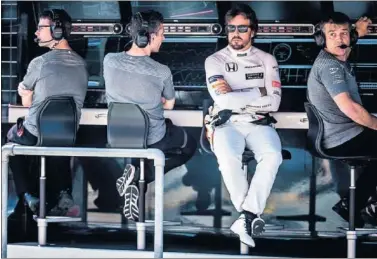  ??  ?? FUTURO. Fernando espera antes de tomar su decisión, que llegará antes del GP de Estados Unidos.