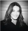  ??  ?? Carla Bruni, alias « Beatrice » (2020).