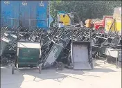  ?? PARDEEP PANDIT/HT ?? Wheelbarro­ws lying unused at MC workshop in Jalandhar on Sunday.