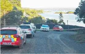  ?? Photo / Peter de Graaf ?? Police and Fire and Emergency vehicles at the end of Wharau Rd near Kerikeri.