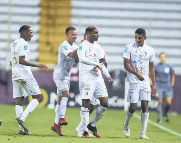  ?? Jose cordero ?? Cartaginés le propinó una goleada histórica a Saprissa en la Cueva. Los brumosos se impusieron 4 a 0.