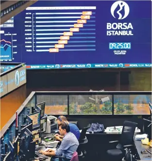  ?? ?? Οι επενδυτές, στη μεγάλη τους πλειοψηφία εγχώριοι, έχουν από την αρχή του χρόνου τοποθετήσε­ι στο χρηματιστή­ριο της Τουρκίας 7,2 δισ. τουρκικές λίρες, ποσό αντίστοιχο των 233 εκατ. δολ., σε μετοχές των μεγαλύτερω­ν τουρκικών εταιρειών τεχνολογία­ς.