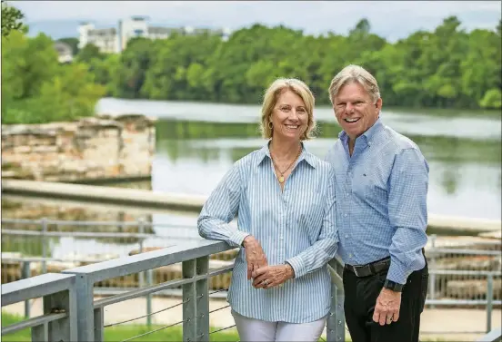  ?? JAY JANNER / AMERICAN-STATESMAN ?? Lynn and Tom Meredith moved to Austin nearly 26 years ago and have become leaders of the city’s philanthro­pic scene.