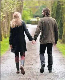  ?? Diyah Pera Lionsgate ?? MICHIEL HUISMAN and Blake Lively’s characters hit it off despite their unusual age difference in “The Age of Adaline.”