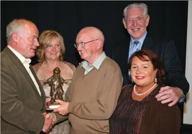  ??  ?? Christy O’Sullivan of the West Cork Drama Festival making a presentati­on to John Butler, watched by John’s wife, Maudie, Michael Twomey, Cork and Margie Nagle of the Shoestring Group, Charlevill­e at the John Butler tribute night at the Schoolyard Theatre.