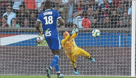  ??  ?? Keylor Navas a été décisif à plusieurs reprises face à Strasbourg, samedi, pour son premier match avec le PSG.