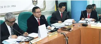  ??  ?? Sempurai (second left) chairs the full council meeting. Also seen are (from left) SRDC secretary Justani Joni, deputy chairman Robert Lau and councillor Teo Boon Siew.