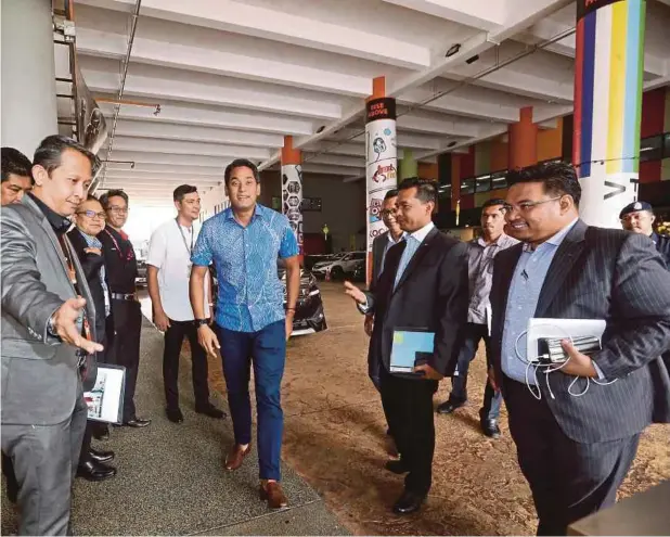  ??  ?? Barisan Nasional Youth chief Khairy Jamaluddin arriving for a live discussion on the BN Youth Manifesto with the New Straits Times Press at Balai Berita in Kuala Lumpur yesterday. With him is New Straits Times editor-in-chief Yushaimi Yahaya (left).